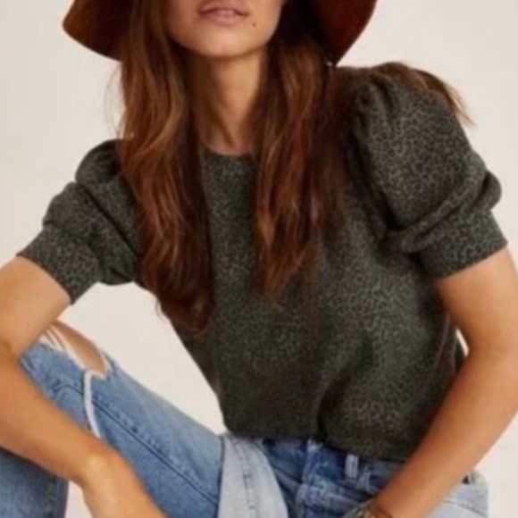 Anthropologie Sweaters - Anthropologie T.La Short Puff Sleeves Sweatshirt Leopard Print Sage Green Small